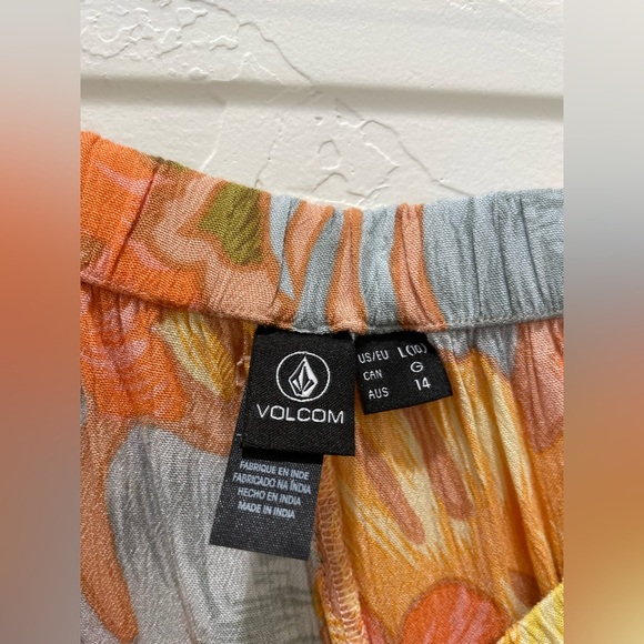 Volcom
Let's Luau Mid Rise Tropical Print Wide Leg Pants - Picture 4 of 4